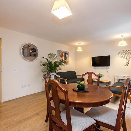 Elegant 2 Bedroom City Centre Apartment - Free Parking - Private Balcony Edimburgo Esterno foto