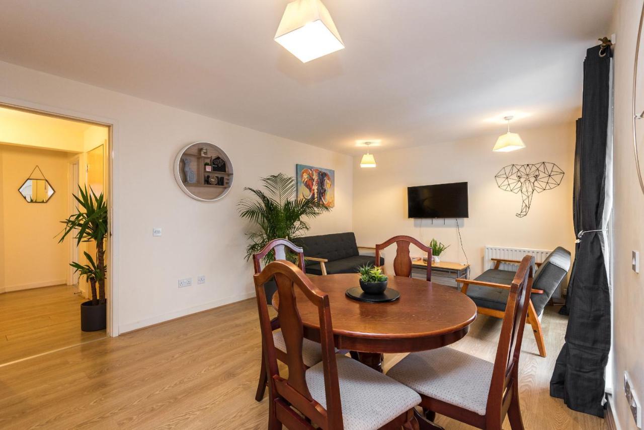 Elegant 2 Bedroom City Centre Apartment - Free Parking - Private Balcony Edimburgo Esterno foto