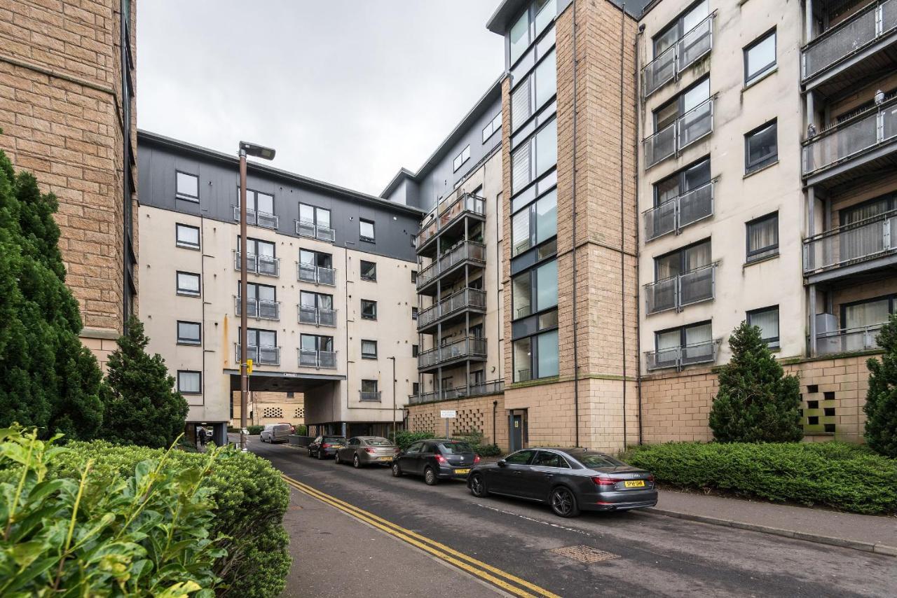 Elegant 2 Bedroom City Centre Apartment - Free Parking - Private Balcony Edimburgo Esterno foto