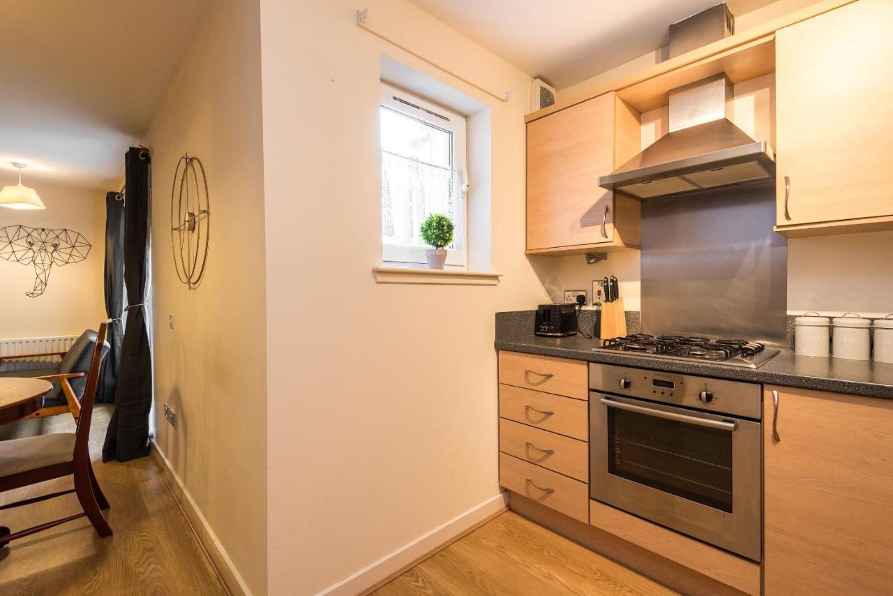 Elegant 2 Bedroom City Centre Apartment - Free Parking - Private Balcony Edimburgo Esterno foto
