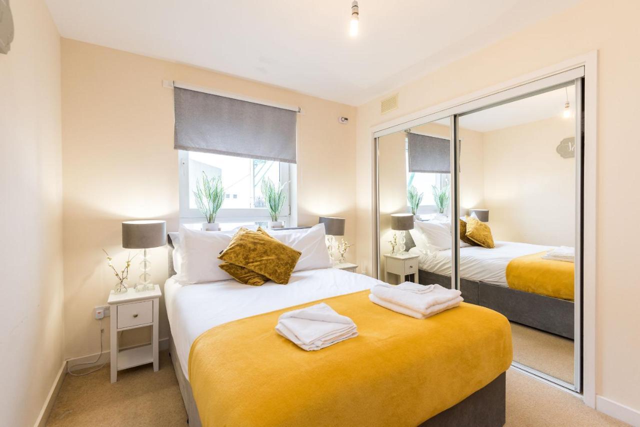 Elegant 2 Bedroom City Centre Apartment - Free Parking - Private Balcony Edimburgo Esterno foto