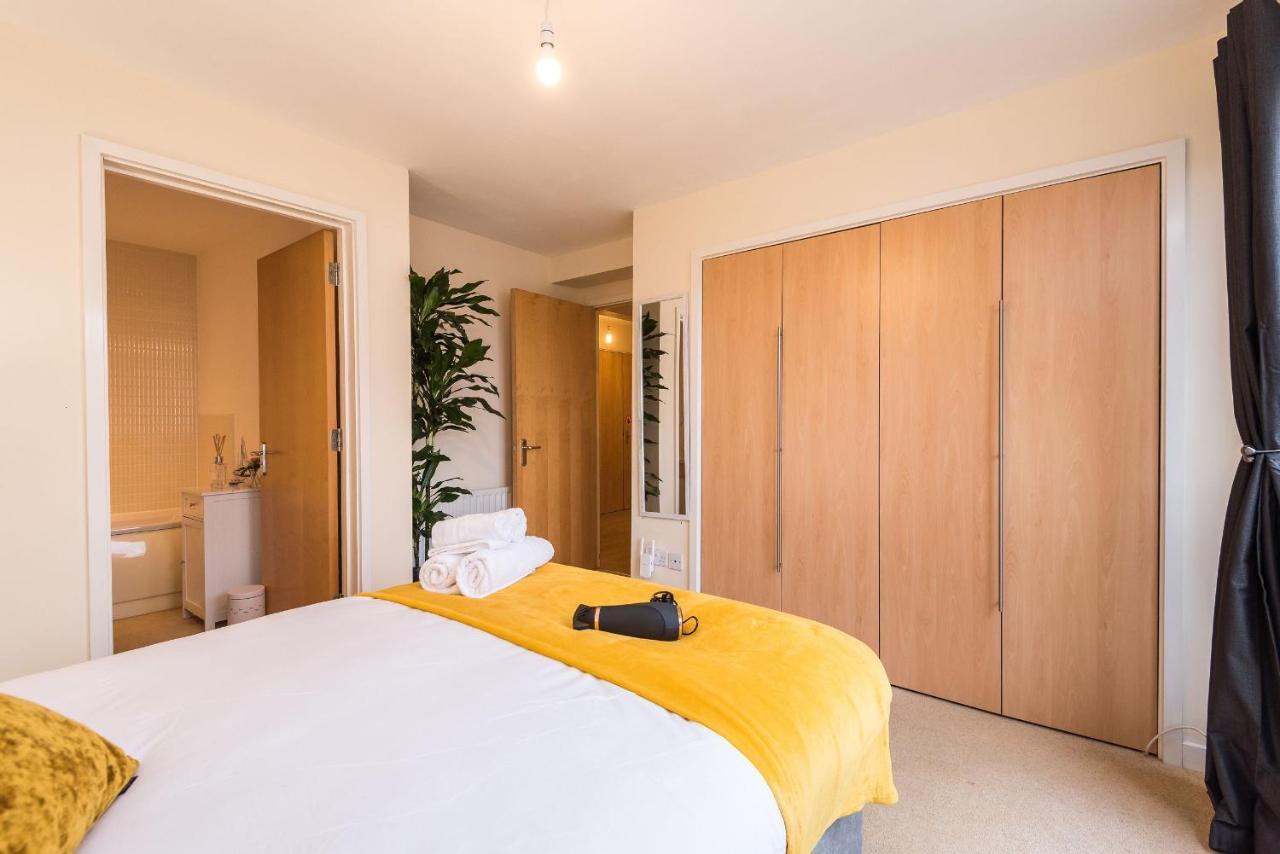 Elegant 2 Bedroom City Centre Apartment - Free Parking - Private Balcony Edimburgo Esterno foto