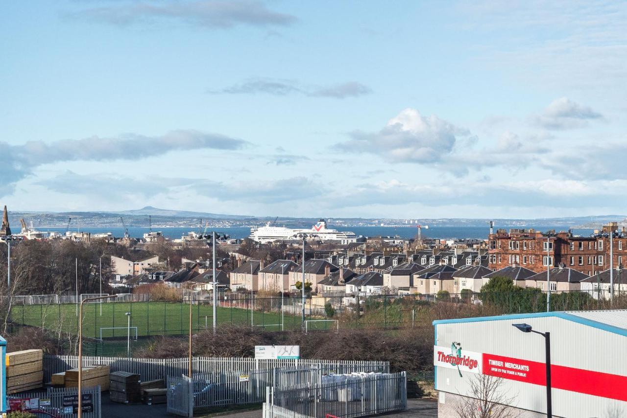 Elegant 2 Bedroom City Centre Apartment - Free Parking - Private Balcony Edimburgo Esterno foto
