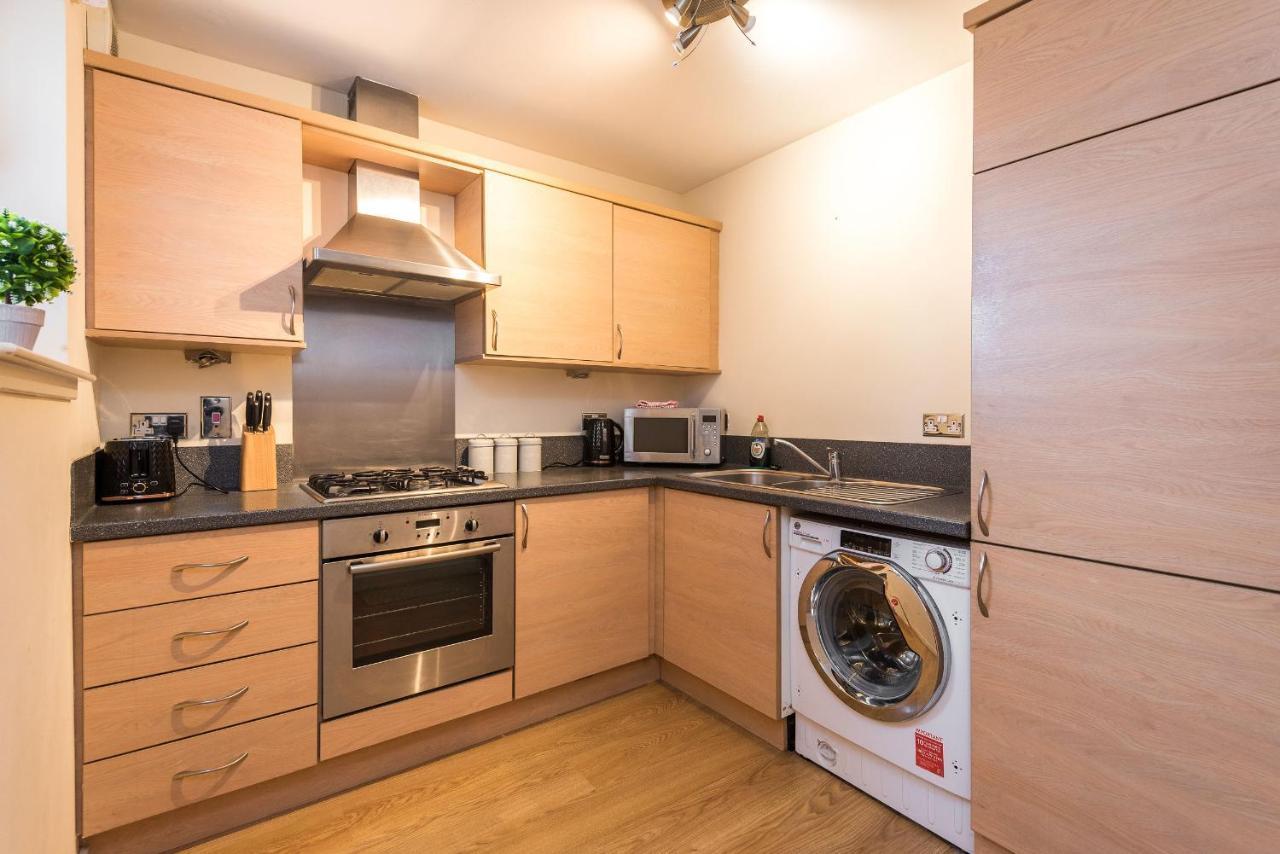 Elegant 2 Bedroom City Centre Apartment - Free Parking - Private Balcony Edimburgo Esterno foto