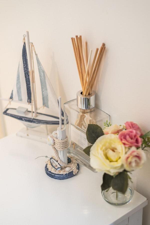 Elegant 2 Bedroom City Centre Apartment - Free Parking - Private Balcony Edimburgo Esterno foto