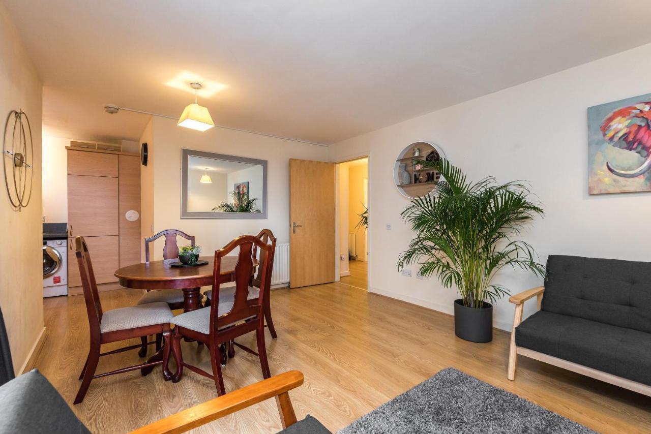 Elegant 2 Bedroom City Centre Apartment - Free Parking - Private Balcony Edimburgo Esterno foto